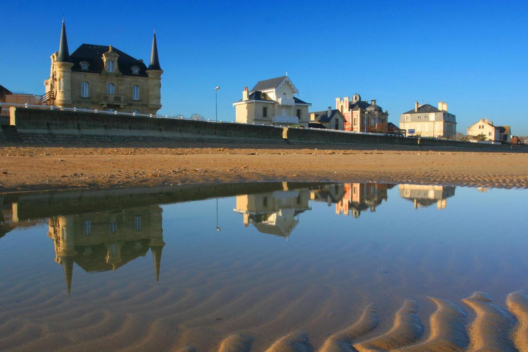 Les Douves Duplex 5 Personnes Lumineux Avec Jardin Et Terrasse Amenagee , Vue Sur Chateau A 5Mn De La Mer, Proche Omaha Beach Et Bayeux Commes Kültér fotó