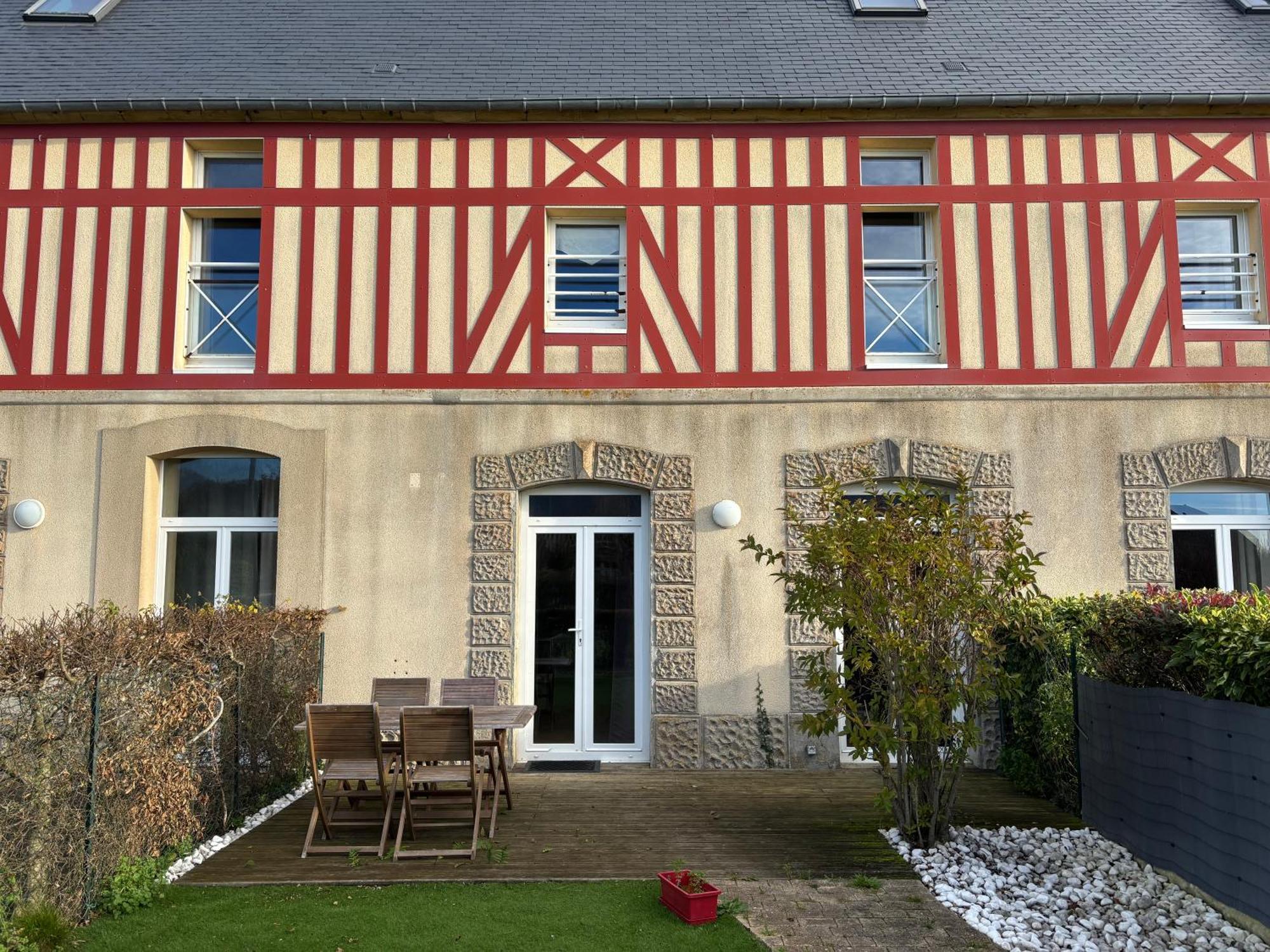 Les Douves Duplex 5 Personnes Lumineux Avec Jardin Et Terrasse Amenagee , Vue Sur Chateau A 5Mn De La Mer, Proche Omaha Beach Et Bayeux Commes Kültér fotó